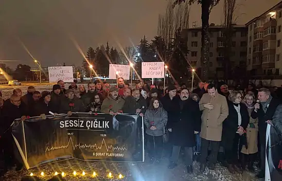 Malatya'da depremde hayatını kaybedenler 04.17'de unutulmadı