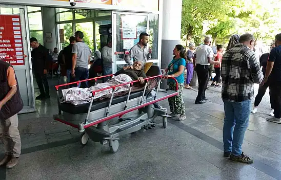 Malatya'da depreme hastanede yakalanan bazı hastalar dışarı çıkarıldı