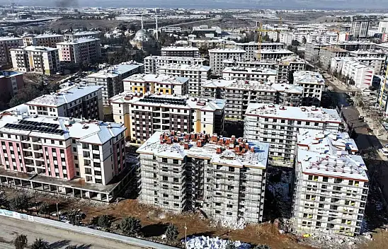 Malatya'da depremin izleri siliniyor