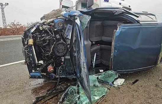 Malatya'da devrilen araç kağıt gibi dağıldı