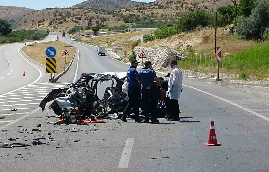 Malatya'da hafriyat kamyonu ile otomobil çarpıştı: 1 ölü, 2 yaralı