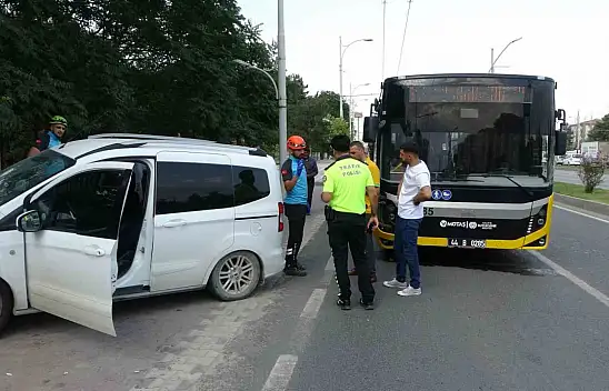 Malatya'da halk otobüsü ile hafif ticari araç çarpıştı