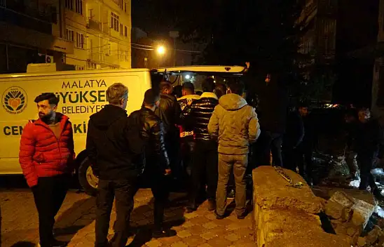 Malatya'da hasarlı binada erkek cesedi bulundu