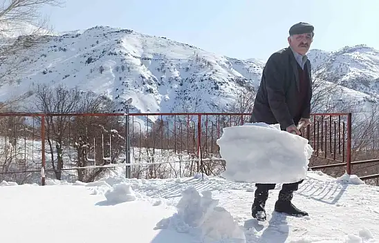 Malatya'da kar kalınlığı 1 metreyi geçti, zorlu mücadele dronla görüntülendi