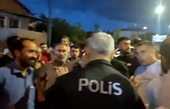 Malatya'da kaza sonrası vatandaşlar yolu ulaşıma kapattı