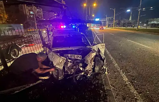 Malatya'da kontrolden çıkan Fiat Tofaş otomobil ortalığı savaş alanına çevirdi: 4 yaralı