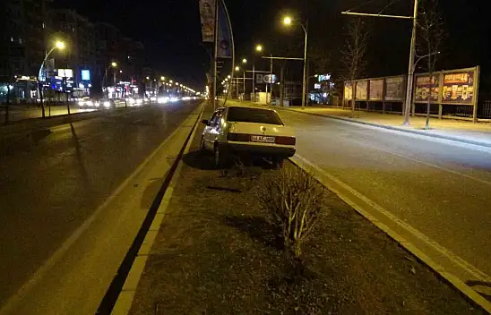 Malatya'da kontrolden çıkan Tofaş refüje çıktı: 1 yaralı