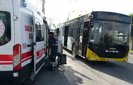 Malatya'da otobüs ile hafif ticari araç çarpıştı: 2 yaralı
