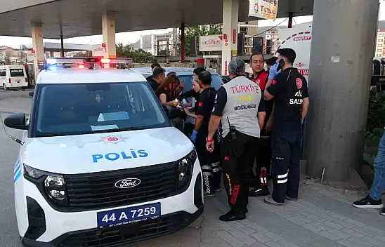 Malatya'da otobüste tartışan 2 kadın indikleri durakta birbirlerini bıçakla yaraladı