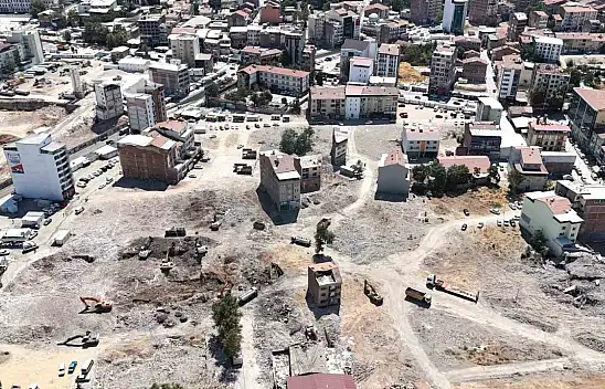 Malatya'da ticaretin merkezi konumundaki mahalle de yıkımlar hızlandı