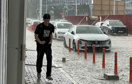 Malatya'da sağanak yağış hayatı felç etti