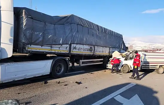 Malatya'da tır ile kamyonet çarpıştı: 1 ölü, 1 yaralı