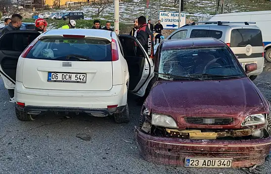 Malatya'da üç araçlı trafik kazası: 4 yaralı