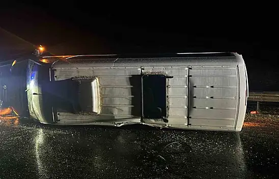 Malatya'da yolcu minibüsü devrildi: 4 yaralı