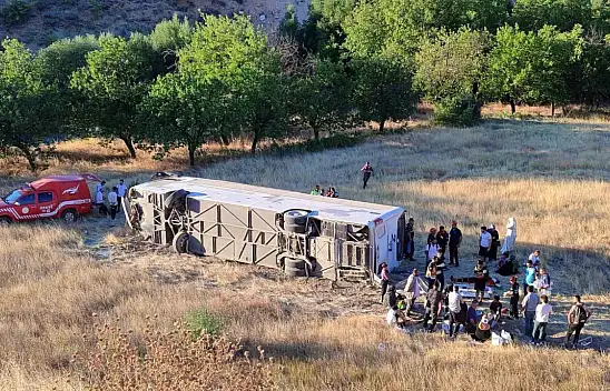 Malatya'da bir yolcu otobüsü şarampole yuvarlandı: 22 kişi yaralandı