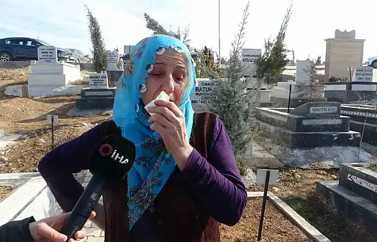 Malatyalı depremzedeler mezarlıklardan ayrılamıyor