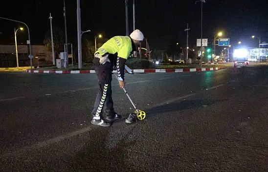 Minibüsün çarparak ölümüne neden olduğu gençten geriye ayakkabısı kaldı