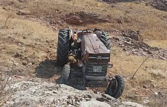 Malatya'da Şarampole devrilen traktörün  sürücüsü öldü