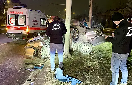 Malatya'da Feci Kaza Trambüs Direğine çarpan otomobilde bir kişi öldü