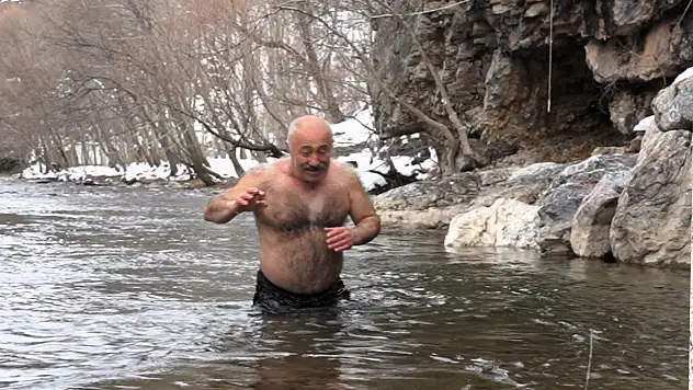 -20°'de suya giren Çılgın Malatyalı