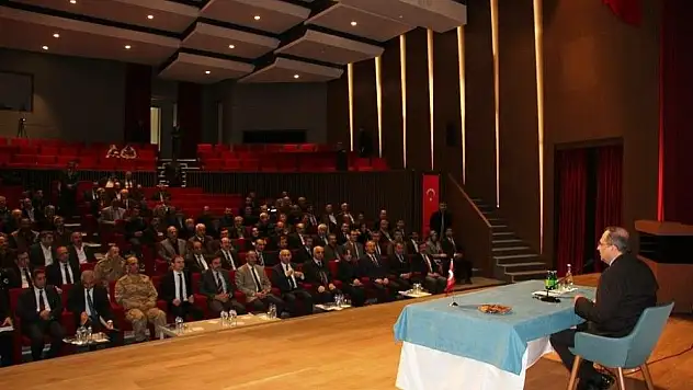 'Vali Kaban Arapgir´de muhtarlarla bir araya geldi'