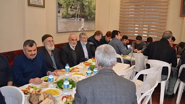 'Cömertoğlu İstanbul´daki Arapgirlilerle bir araya geldi'