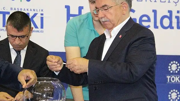 'Sivas´ta TOKİ konutlarının kuraları çekildi'