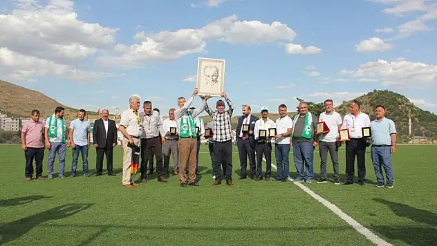 'Arapgir´de futbol turnuvası renkli görüntülere sahne oldu'