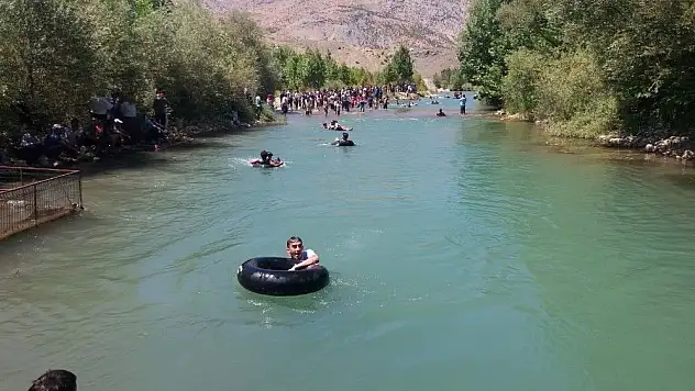 'Lastikli rafting yarışması'