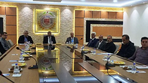 'Kuru kayısı lisanslı depoculuk yönetmeliği ele alındı'