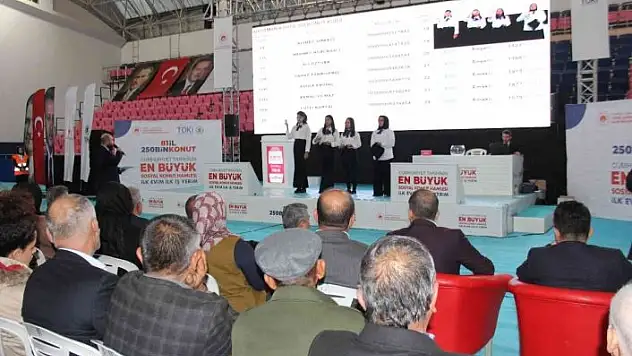 'Adıyaman´da TOKİ konutlarının kura çekim heyecanı'