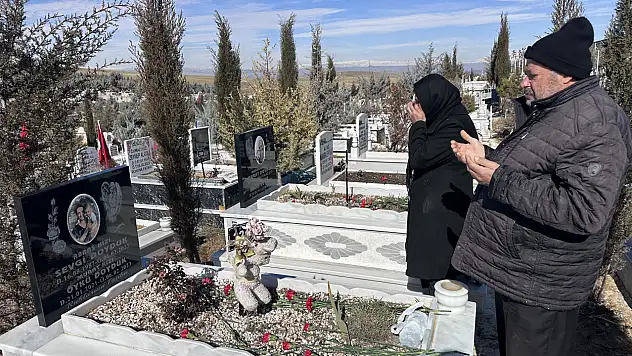 Anne Kızına, Baba Oğluna Sarılı Defnedildi