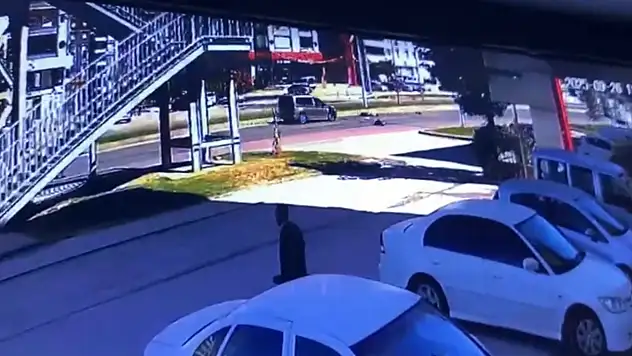 Anne Ve İki Çocuğun Ağır Yaralandığı Feci Kaza Kameraya Yansıdı