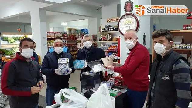 Arapgir'de esnafa maske dağıtımı yapıldı