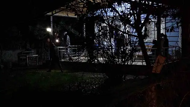 Arkadaşların silahla oyunu kanlı bitti: 1 yaralı