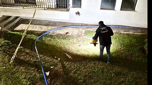 Balkondan Düşen Genç Kız Ağır Yaralandı