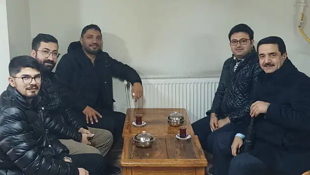 Battalgazi Belediye Başkanı'ndan Çay Ocağında Samimi Vatandaş Buluşması