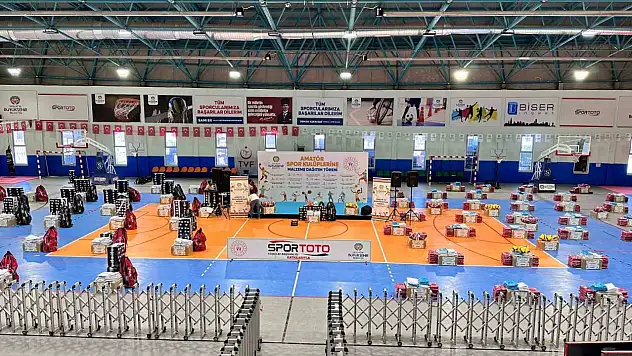 Büyükşehir'den Amatör Spor Kulüplerine 10 Milyon TL'lik Malzeme Desteği