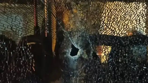 Malatya'da Şehir Eşkıyası Yolcu Otobüsünü Kurşunladı