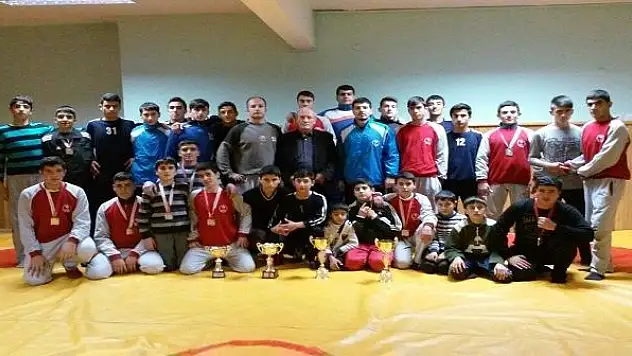 YEŞİLYURTSPOR KULÜBÜ GÜREŞÇİLERİ BİRİNCİ OLDU