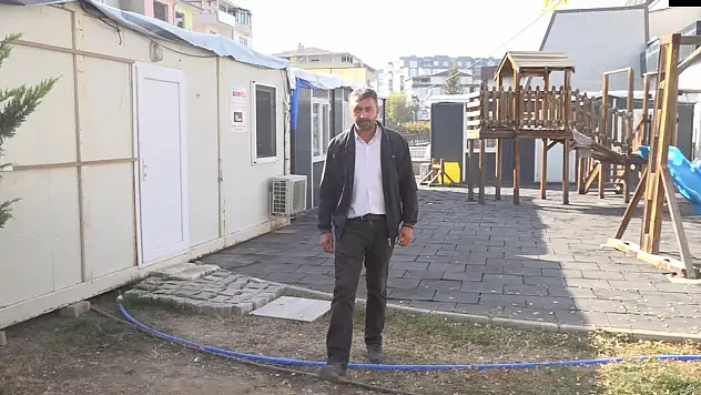 Depremzede Baba Üç Yıldır Çocuğunun Tedavisi İçin Mücadele Veriyor