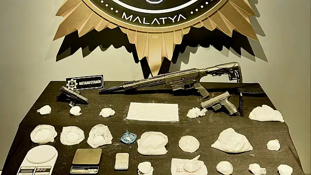 Fiziki Takipli Operasyonda 2 Kilo Metamfetamin Ele Geçirildi