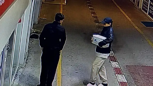 Geçici Ticaret Merkezi'nde Hırsızlık Kameraya Yansıdı