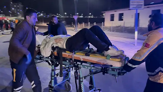 Hanımınçiftliği Mahallesi'nde İki Otomobil Çarpıştı: 3 Yaralı