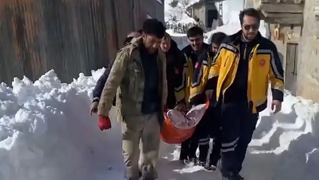 Kardan Kapanan Yolda Hasta Kurtarıldı