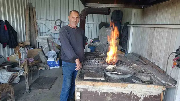 Malatya'da 55 yıllık kalaycı ustası zamana direniyor