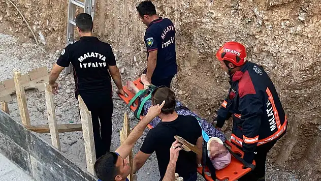 Malatya'da dengesini kaybederek inşaat alanına düşen şahıs kurtarıldı