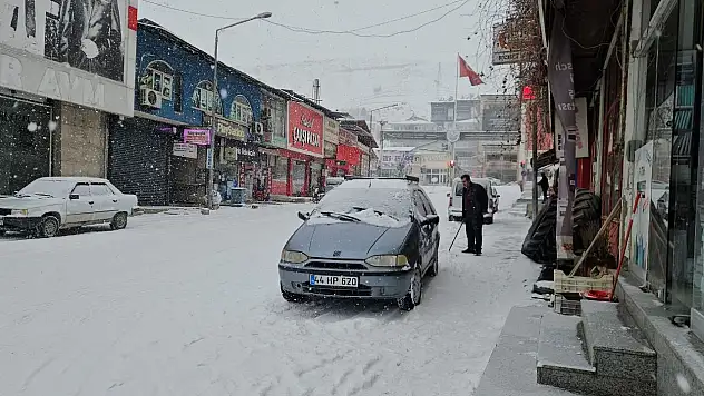 Malatya'da kar yağışı etkili oluyor
