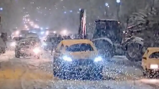 Malatya'da kar yağışı etkisini artırdı, araçlar yollarda kaldı