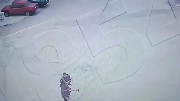 Malatya'da zihinsel engelli gencin sokak ortasında silah kabzasıyla darp etti